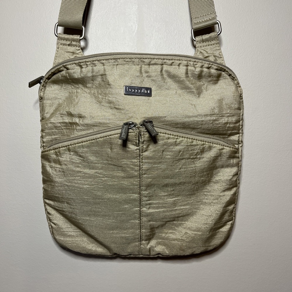 Baggallini Horizon Crossbody Bag Purse Minimalism Travel Organizer Khaki Tan‎